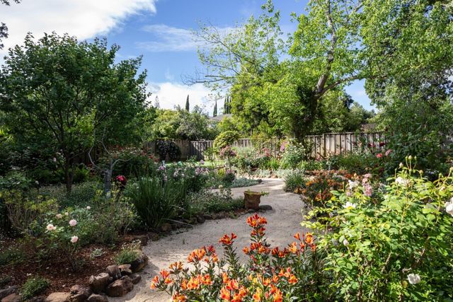 730 Greenview Place, Los Altos, CA 94024