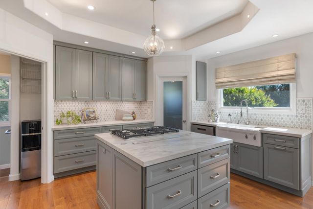 730 Greenview Place, Los Altos, CA 94024