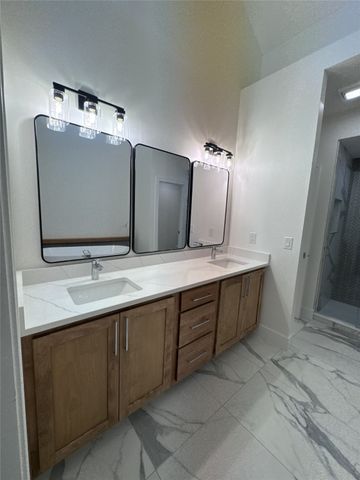 13098 Pinecrest Lane, Clive, IA 50325