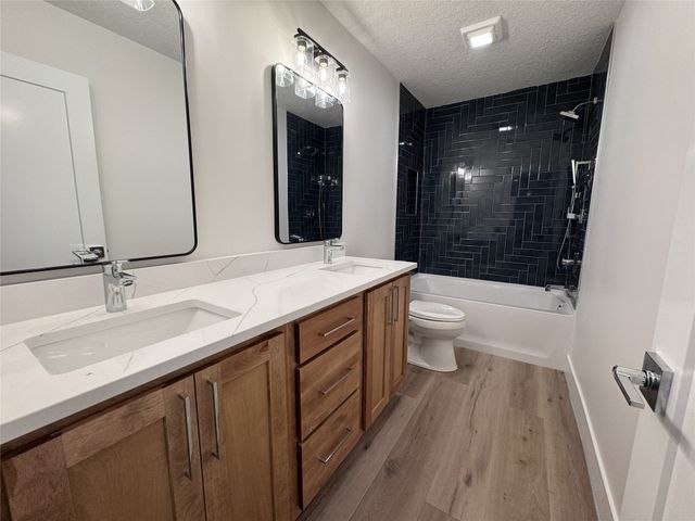 13098 Pinecrest Lane, Clive, IA 50325