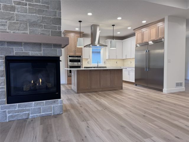 13098 Pinecrest Lane, Clive, IA 50325