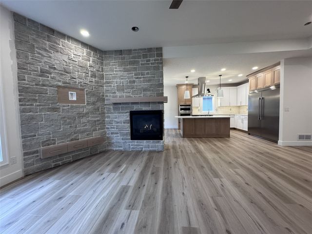 13098 Pinecrest Lane, Clive, IA 50325