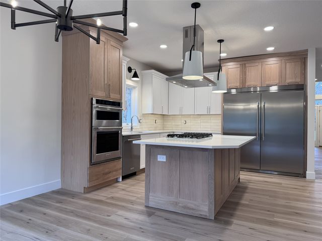 13098 Pinecrest Lane, Clive, IA 50325