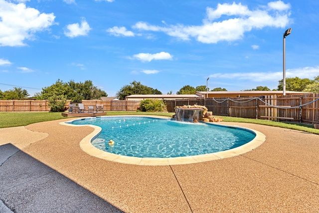 4031 Burleson Retta Road, Burleson, TX 76028