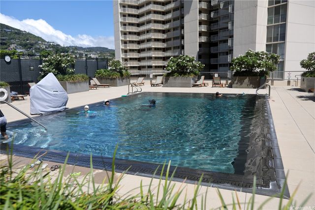 1717 Mott Smith Drive 914, Honolulu, HI 96822