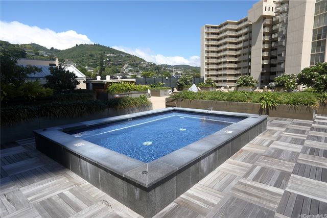 1717 Mott Smith Drive 914, Honolulu, HI 96822
