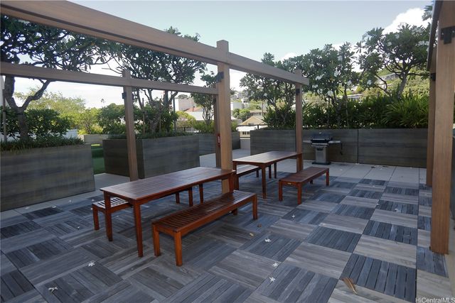 1717 Mott Smith Drive 914, Honolulu, HI 96822