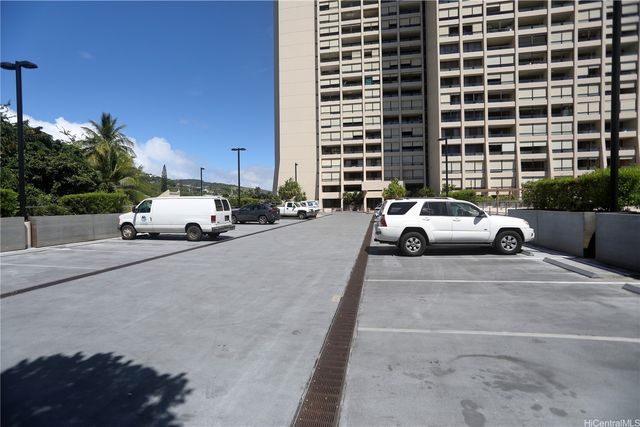 1717 Mott Smith Drive 914, Honolulu, HI 96822