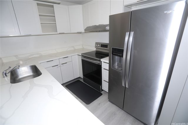 1717 Mott Smith Drive 914, Honolulu, HI 96822