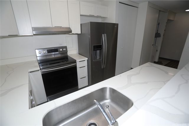1717 Mott Smith Drive 914, Honolulu, HI 96822