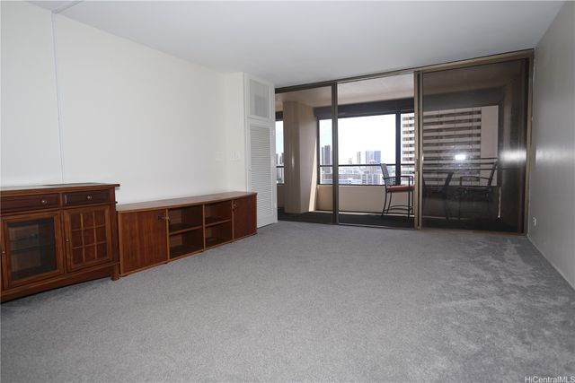 1717 Mott Smith Drive 914, Honolulu, HI 96822
