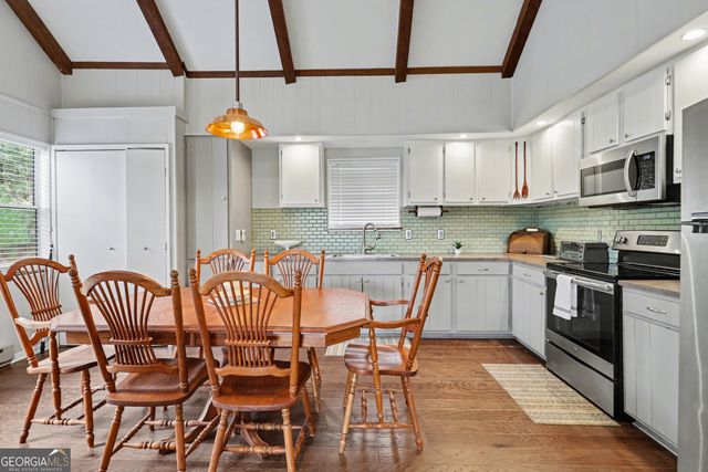 559 Maple Leaf Drive, Dillard, GA 30537