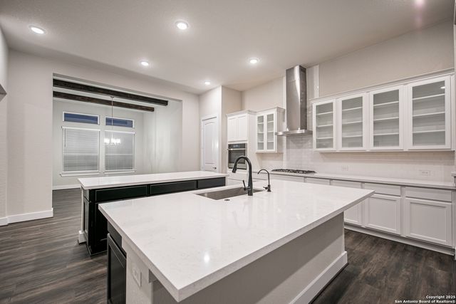 557 Poe Pkwy, Castroville, TX 78009