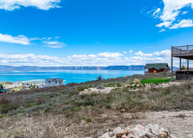 660 N CAMBRY DR, Garden City, UT 84028