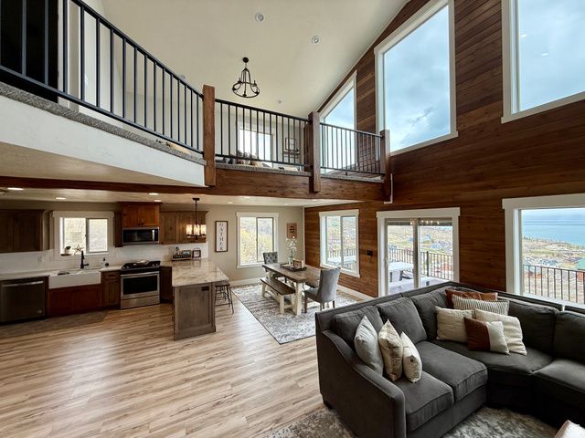 660 N CAMBRY DR, Garden City, UT 84028