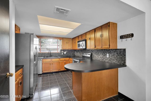 1610 DERRINGER Road, Jacksonville, FL 32225