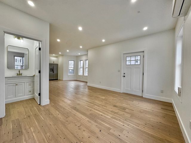 20 Broad St 6, Medway, MA 02053