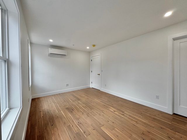 20 Broad St 6, Medway, MA 02053