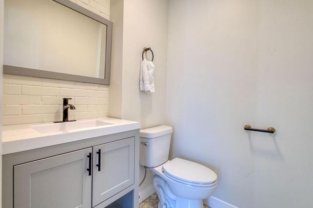 7245 N Seneca AVENUE, Glendale, WI 53217