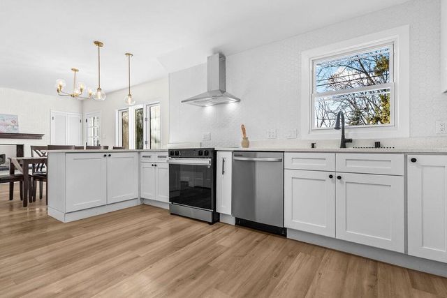 7245 N Seneca AVENUE, Glendale, WI 53217