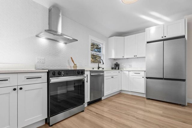 7245 N Seneca AVENUE, Glendale, WI 53217