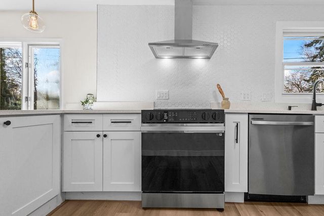 7245 N Seneca AVENUE, Glendale, WI 53217