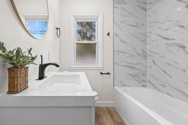 7245 N Seneca AVENUE, Glendale, WI 53217