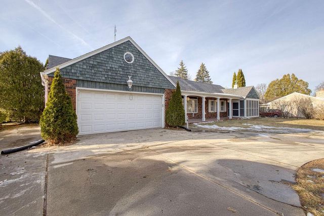 7245 N Seneca AVENUE, Glendale, WI 53217