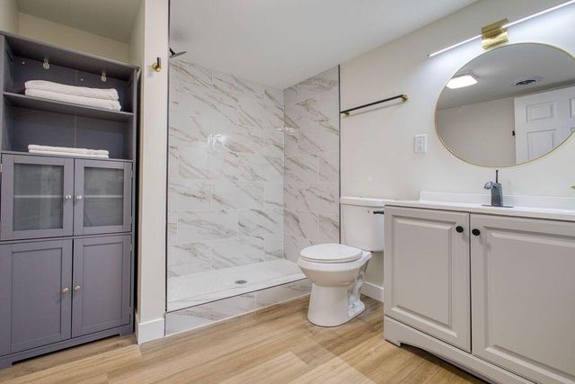 7245 N Seneca AVENUE, Glendale, WI 53217