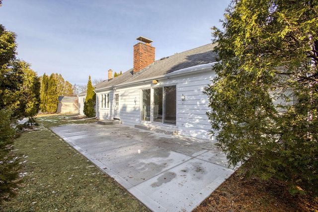 7245 N Seneca AVENUE, Glendale, WI 53217