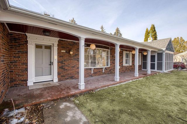 7245 N Seneca AVENUE, Glendale, WI 53217