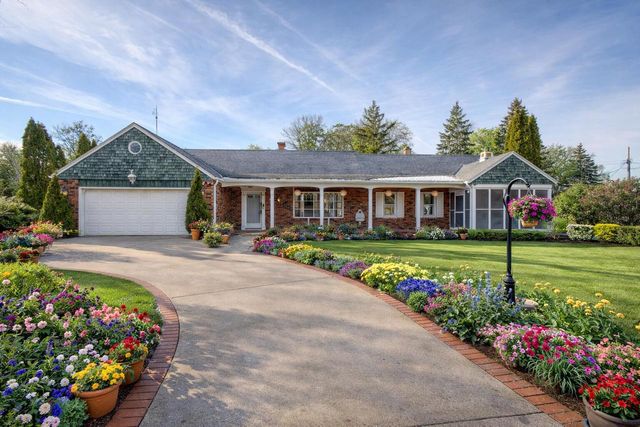 7245 N Seneca AVENUE, Glendale, WI 53217