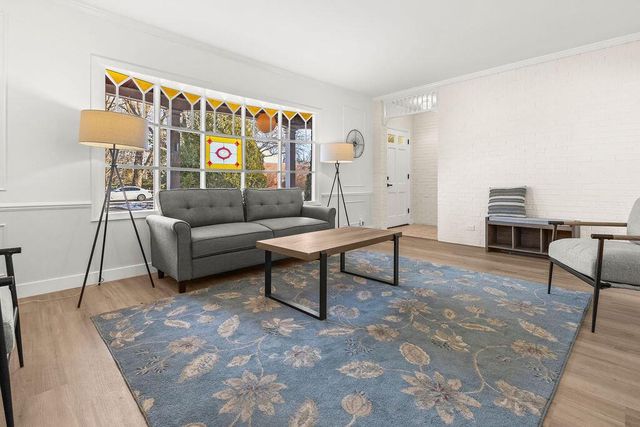 7245 N Seneca AVENUE, Glendale, WI 53217