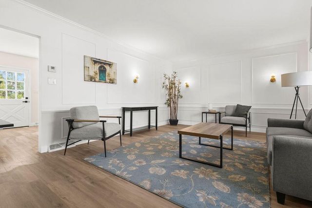 7245 N Seneca AVENUE, Glendale, WI 53217