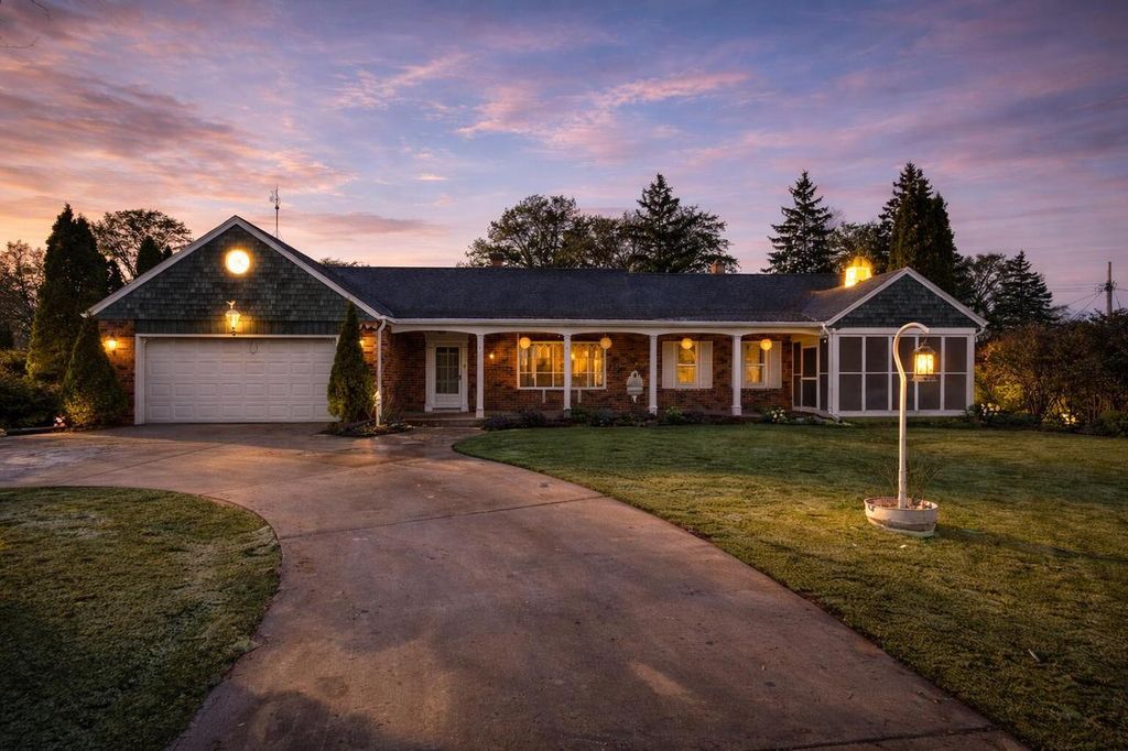 7245 N Seneca AVENUE, Glendale, WI 53217