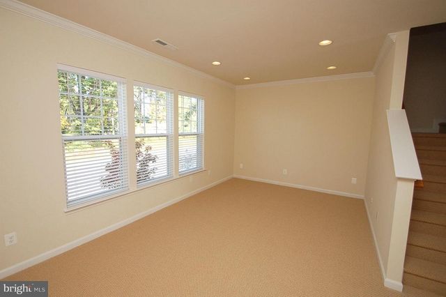 43975 EASTGATE VIEW DR, Chantilly, VA 20152