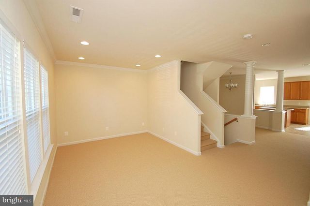 43975 EASTGATE VIEW DR, Chantilly, VA 20152