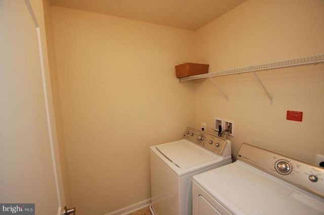 43975 EASTGATE VIEW DR, Chantilly, VA 20152