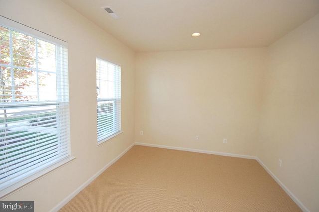43975 EASTGATE VIEW DR, Chantilly, VA 20152