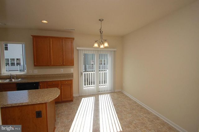43975 EASTGATE VIEW DR, Chantilly, VA 20152