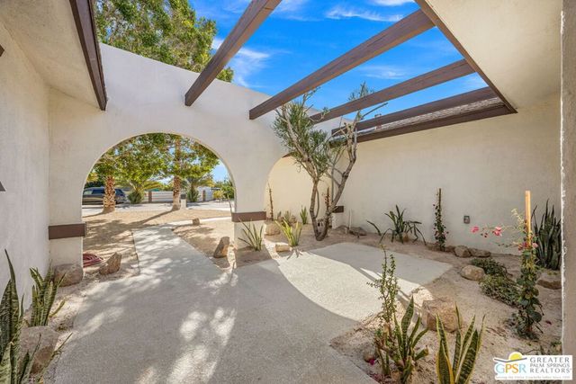 2025 N Victoria Road, Palm Springs, CA 92262