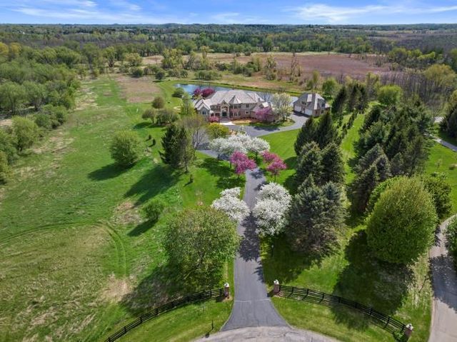 N84W36411 Riverwood LANE, Oconomowoc, WI 53066