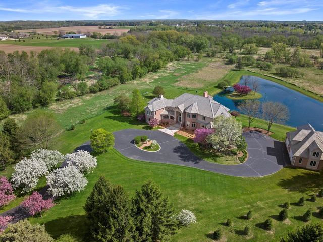N84W36411 Riverwood LANE, Oconomowoc, WI 53066