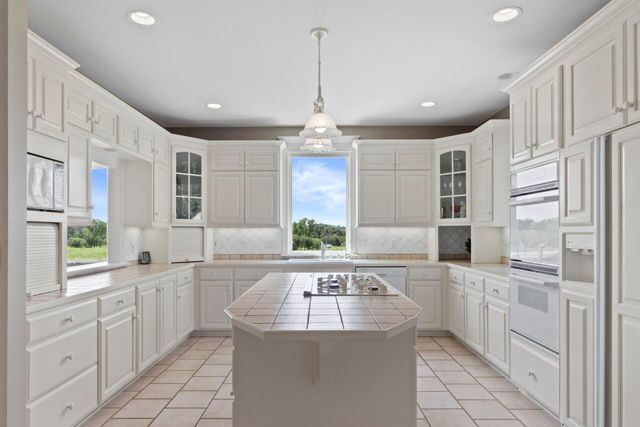 N84W36411 Riverwood LANE, Oconomowoc, WI 53066