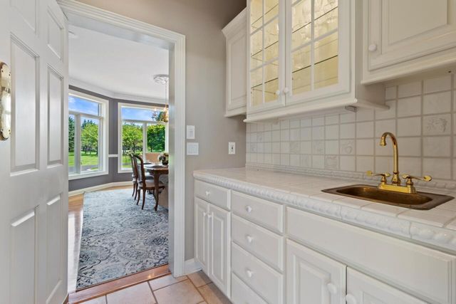 N84W36411 Riverwood LANE, Oconomowoc, WI 53066