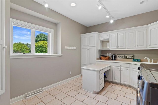 N84W36411 Riverwood LANE, Oconomowoc, WI 53066