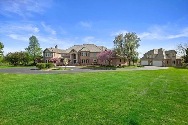 N84W36411 Riverwood LANE, Oconomowoc, WI 53066