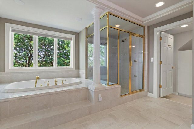 N84W36411 Riverwood LANE, Oconomowoc, WI 53066