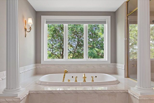 N84W36411 Riverwood LANE, Oconomowoc, WI 53066