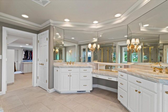 N84W36411 Riverwood LANE, Oconomowoc, WI 53066